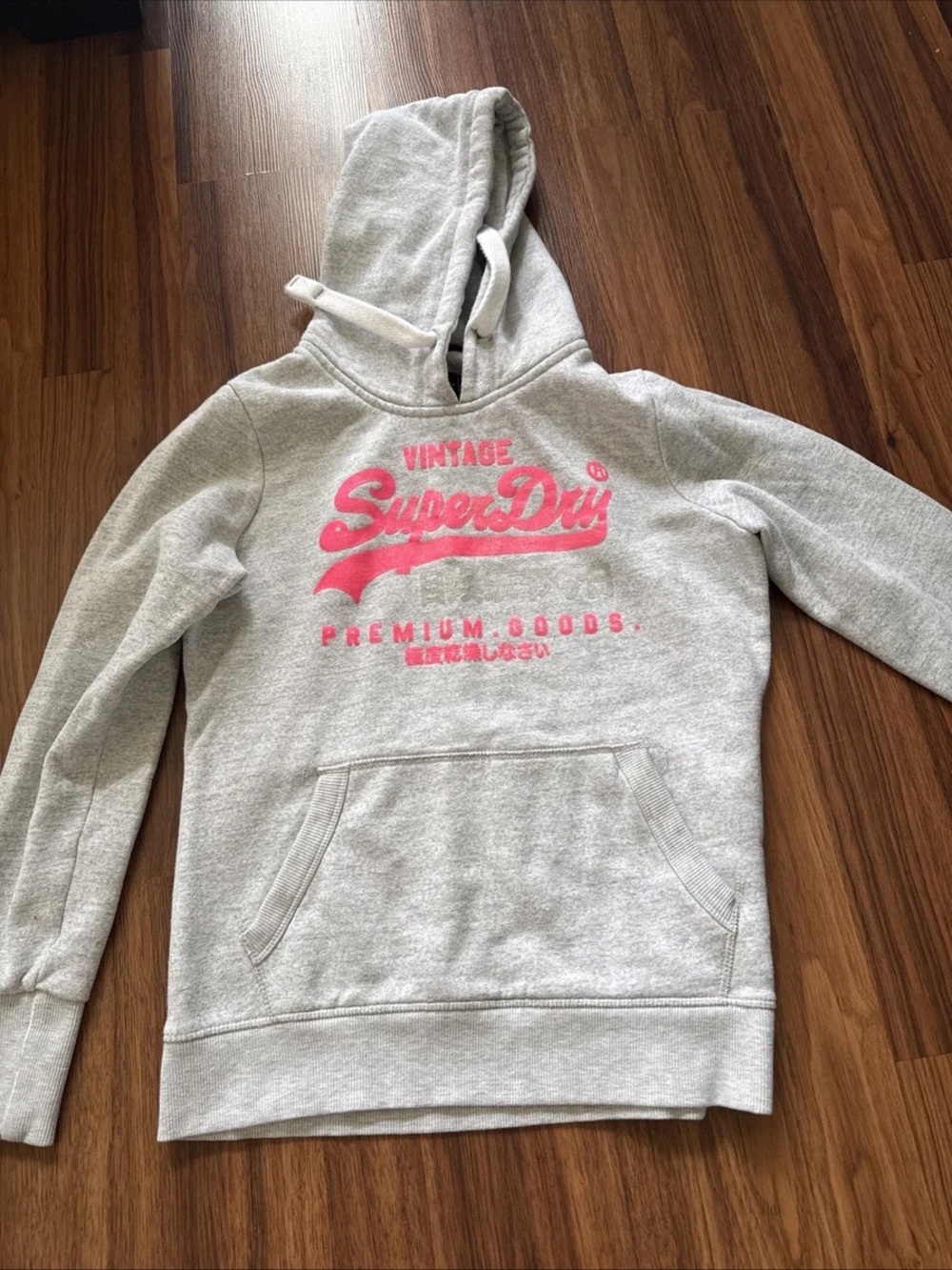 πSuperdry Light Gray Hoodie Sweater with Pink Logo